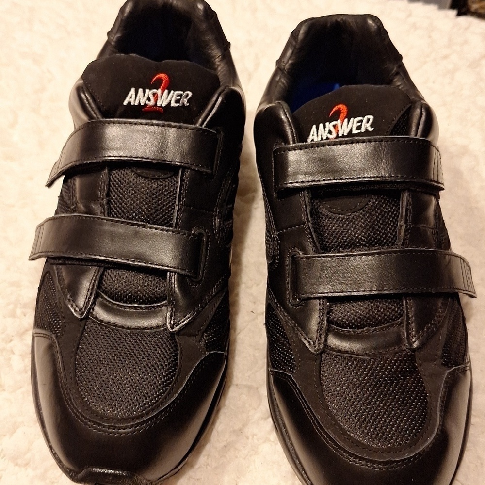 Mens Answer solid black hook and loop sneakers. Like new***** size 14